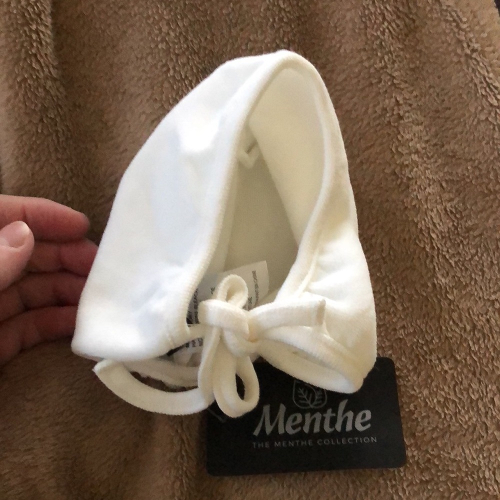 The Menthe Collection off-white velour baby bonnet NWT